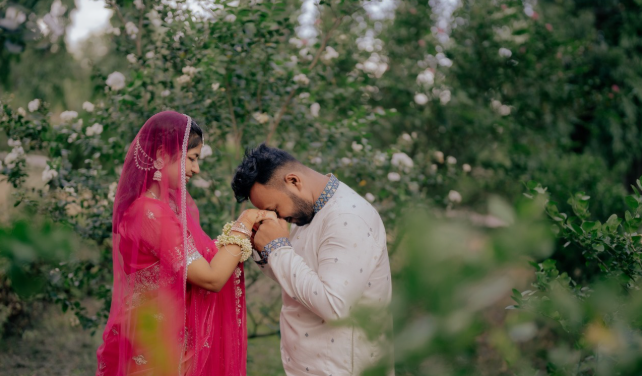 স্ত্রীর প্রশংসা করার দিন আজ
