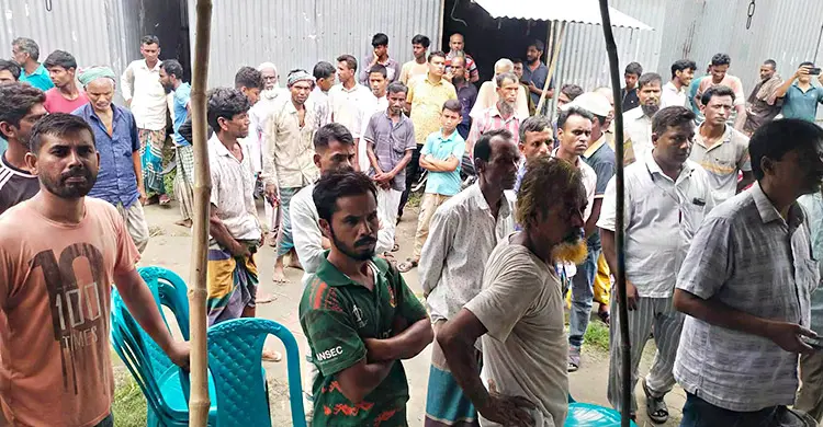 বিএনপি কার্যালয়ে আগুন, পুড়ল ব্যানার-ফেস্টুন!