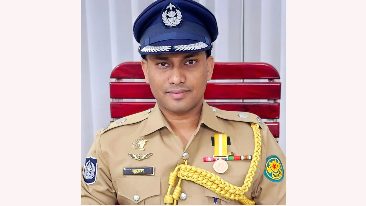পুলিশ কর্মকর্তার কড়া হুঁশিয়ারি: ব্যালট বাক্সে হাত দিলে কঠিন পরিণতি