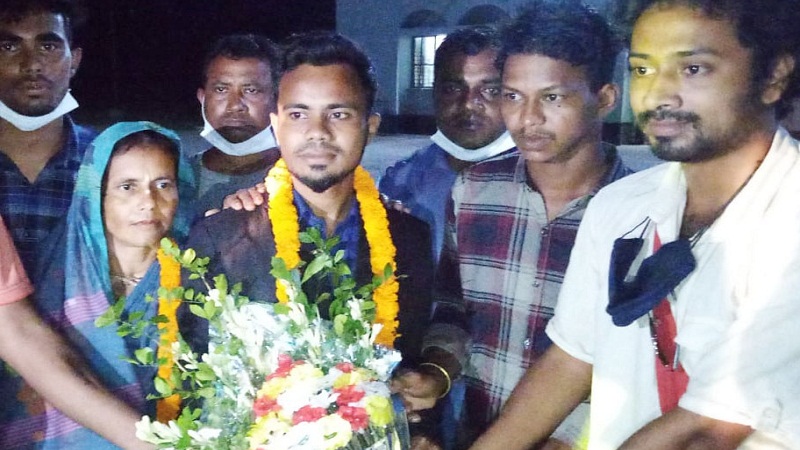উস্কানিমূলক পোস্ট না দেওয়ার শর্তে জামিন পেলেন ঝুমন দাশ