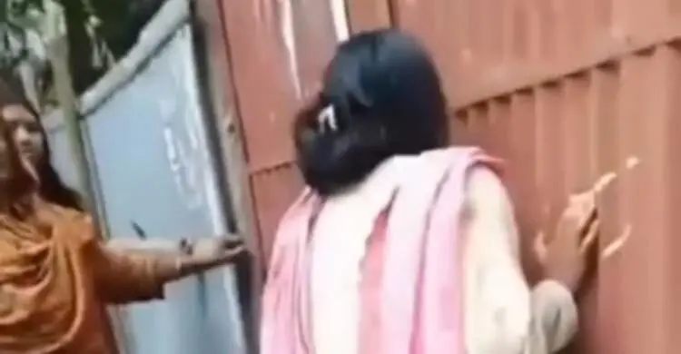 প্রেমিকের বাড়িতে আকুতি, দরজাটা একটু খোলো!