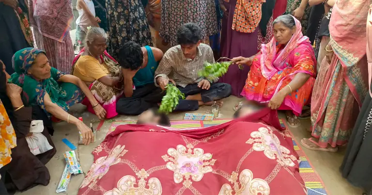 মানিকগঞ্জে গোসল করতে গিয়ে চাচাতো ভাই-বোনের মৃত্যু