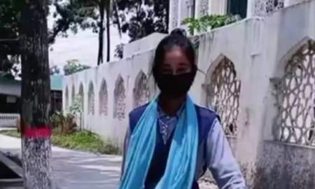 মসজিদে গিয়ে টিকটক করায় স্কুলছাত্রী বহিষ্কার!