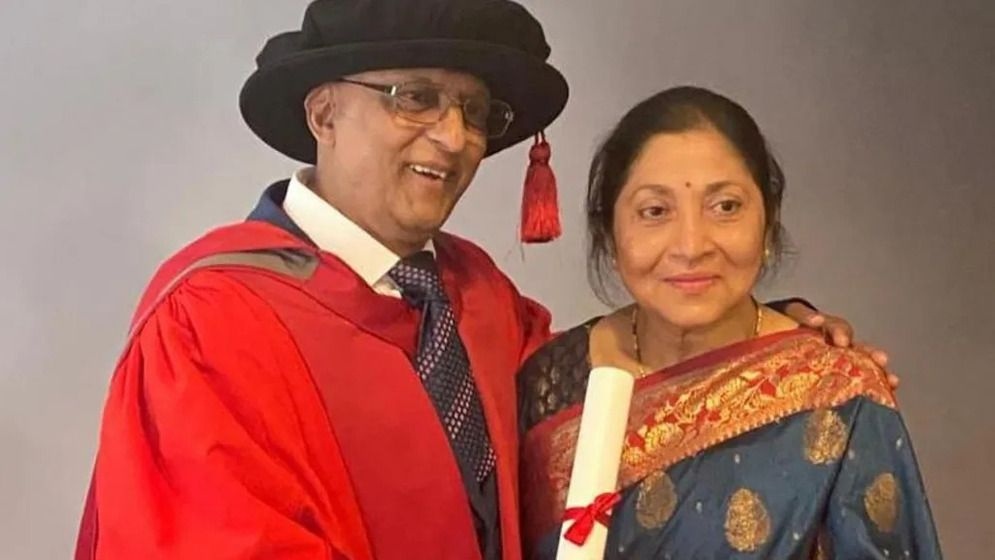 বয়স নয়, ইচ্ছাশক্তিই মুখ্য- ৬৯ বছর বয়সে পিএইচডি করে বাবার স্বপ্ন পূরণ