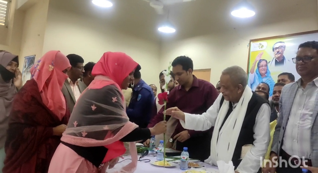 কচুয়ায় নব-নিয়োগপ্রাপ্ত শিক্ষকদের সাথে সাবেক স্বরাষ্ট্রমন্ত্রীর মতবিনিময় সভা