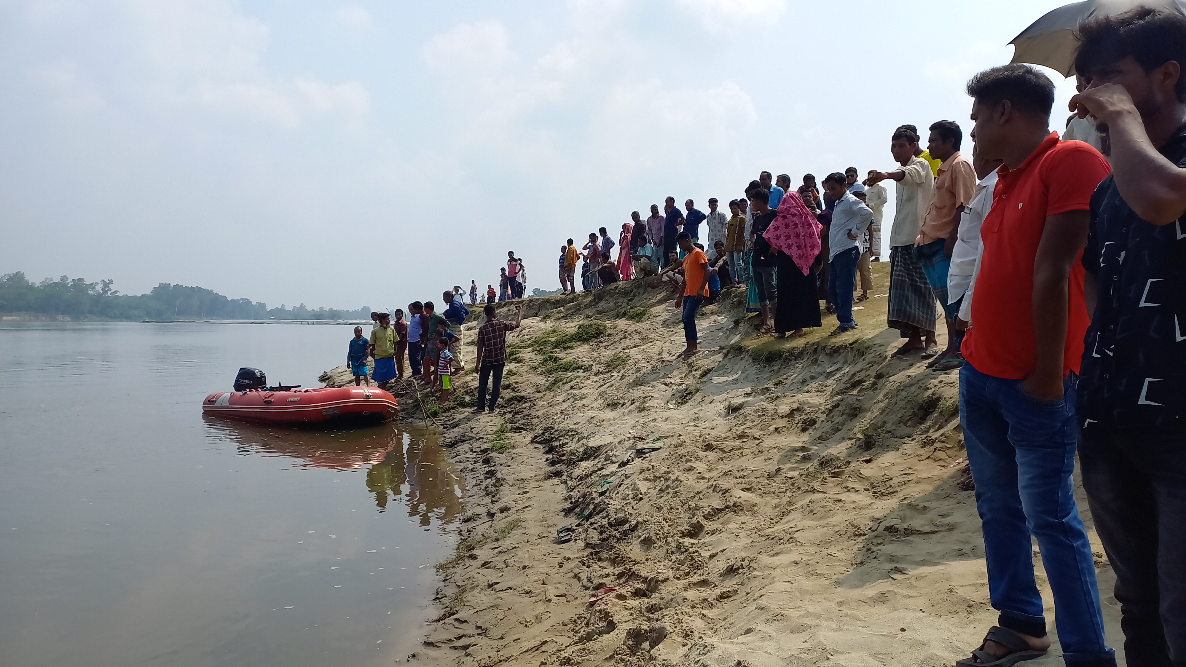 বোদায় নৌকাডুবির ঘটনায় এখনও শিশুসহ ৩ জন নিখোঁজ