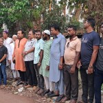 বাগেরহাটে সড়ক সংস্কার ও সহকারী প্রকৌশলীর অপসারণ দাবিতে মানববন্ধন