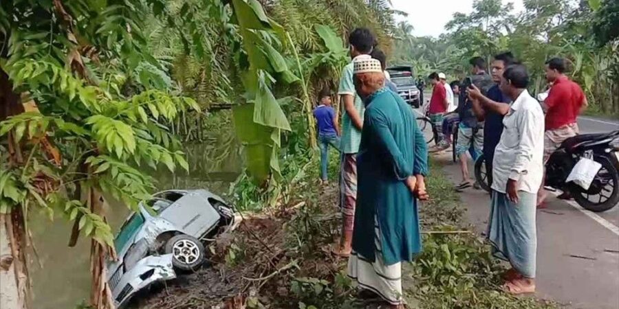 পিরোজপুরে প্রাইভেট কার নিয়ন্ত্রণ হারিয়ে খালে, নিহত ৮