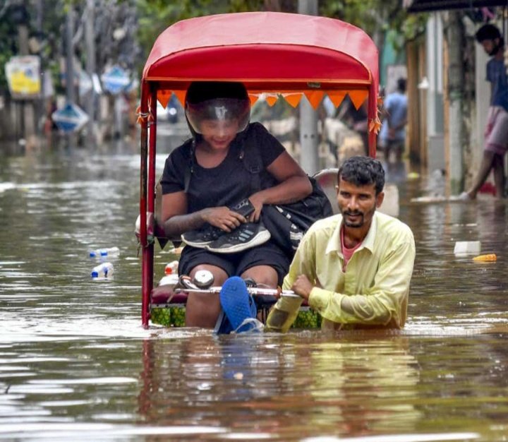 টানা বৃষ্টিতে আসামের ৬ জেলায় বন্যা পরিস্থিতি, ভূমিধসে নিহত ৫