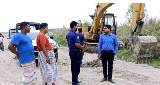 মাটি কেটে লাখ টাকা জরিমানা গুনলেন ব্যবসায়ী