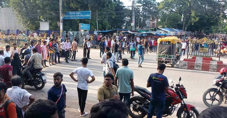 সরকারের আলোচনার প্রস্তাব প্রত্যাখ্যান ছাত্রদের, ‘রক্ত মাড়িয়ে সংলাপ নয়’