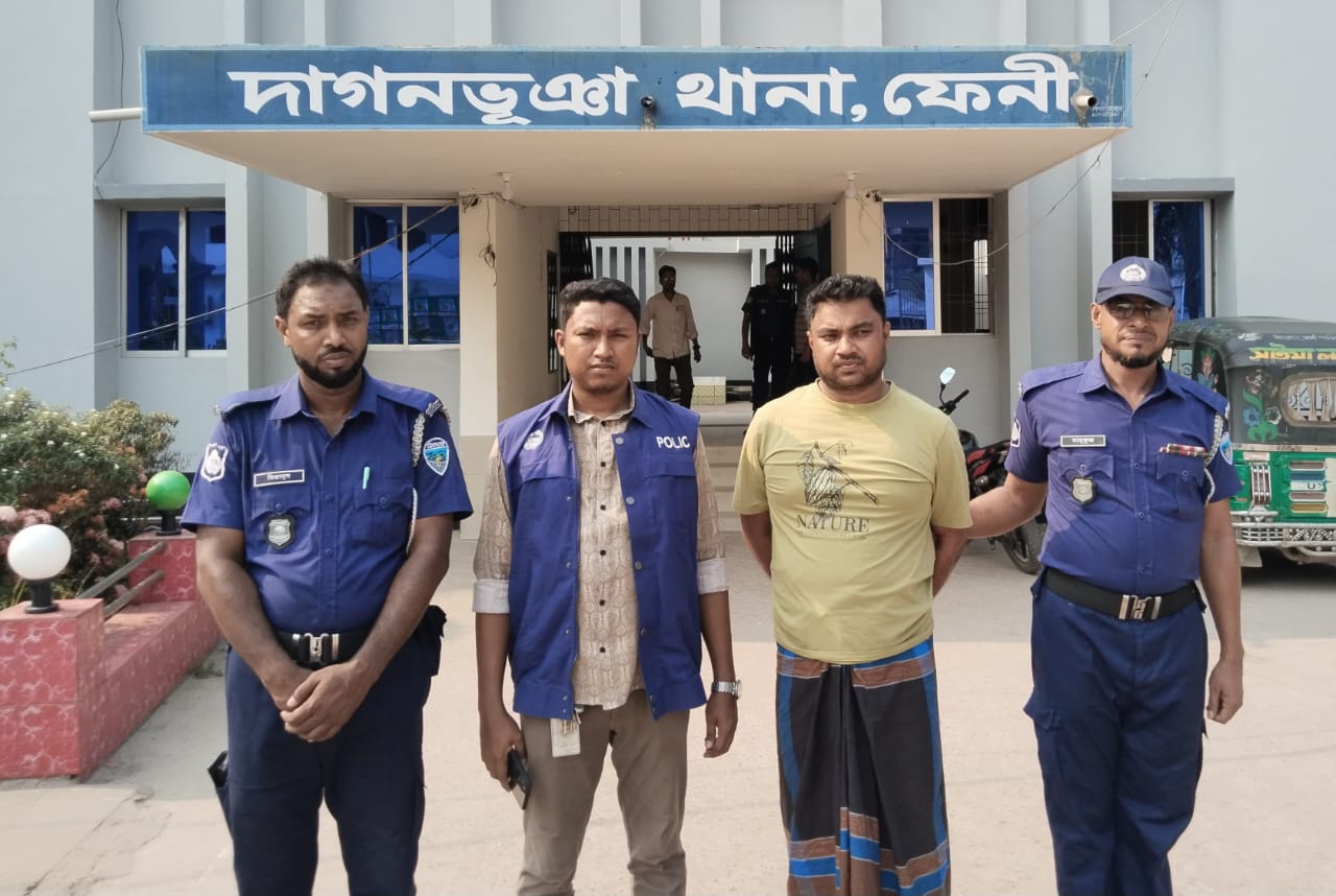 ফেনীতে গ্রাহকের টাকা আত্মসাতের ঘটনায় সাউথ ইস্ট ব্যাংকের কর্মকর্তা গ্রেপ্তার
