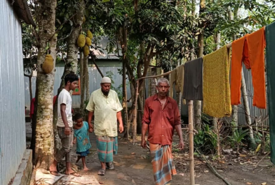 নাগরিক সুবিধা শুধু কাগজে! ১৫ বছর ধরে রাস্তা বঞ্চিত জামালপুরের ২০ পরিবার