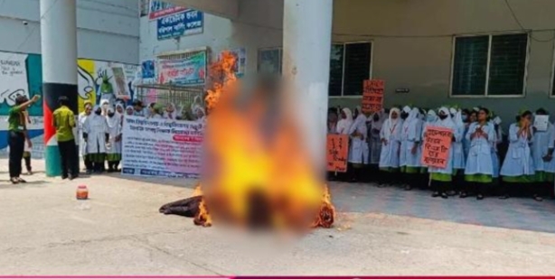বরিশালে শিক্ষার্থীদের উপর হামলার প্রতিবাদে বিক্ষোভ