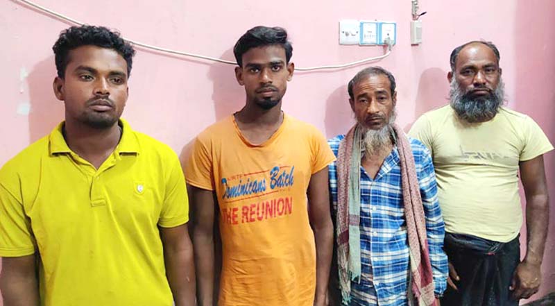 বরিশালে নৌ-পুলিশের অভিযানে চার জেলে আটক