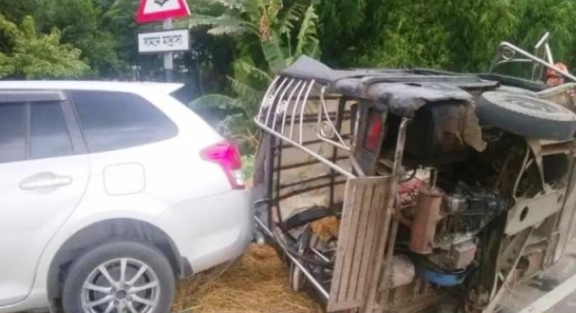 বরিশালে মাহিন্দ্রা-প্রাইভেটকারের সংঘর্ষে নারী নিহত, আহত ৫