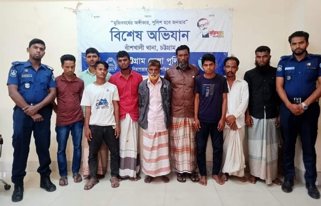 বাঁশখালীতে ধর্ষক বাবাসহ পুলিশের জালে ৯, অস্ত্র-ইয়াবা উদ্ধার