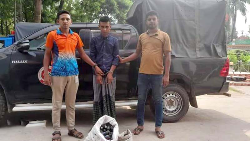 ভেড়ামারায় মাদক বিরোধী অভিযানে ফেন্সিডিল ও গাঁজাসহ আটক ১