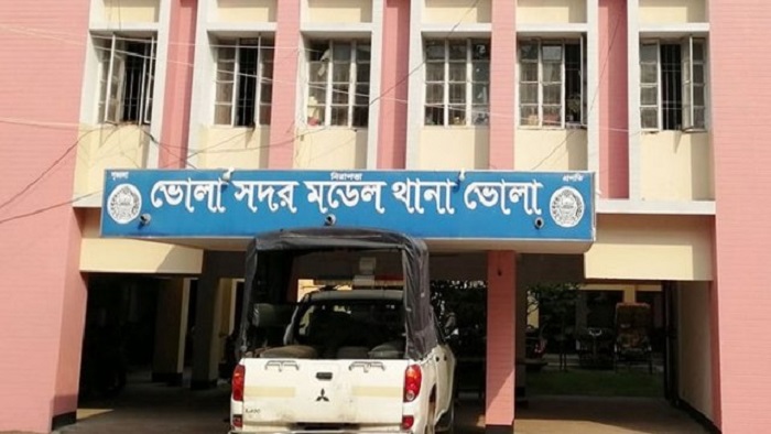ভোলায় দেশেরপত্র পত্রিকা বিক্রয়কালে নারীকে মারধর ও শ্লীলতাহানি!