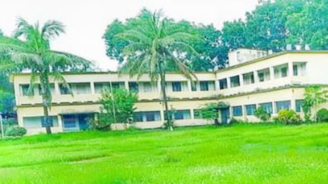 বোয়ালমারীতে মহিলা কলেজের অধ্যক্ষের পদত্যাগ চেয়ে মিছিল, এলাকায় মিশ্র প্রতিক্রিয়া
