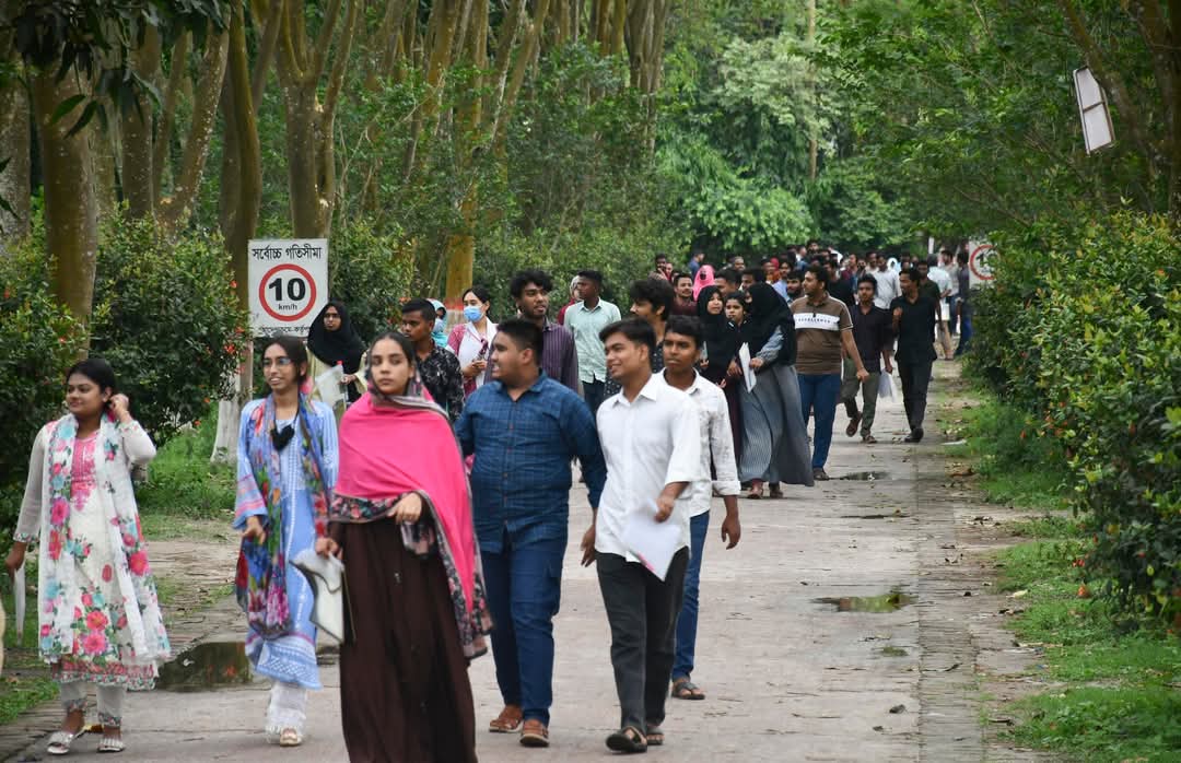বেরোবিতে ঢাবি ব্যবসায় শিক্ষা ইউনিটের পুনঃভর্তি পরীক্ষা অনুষ্ঠিত