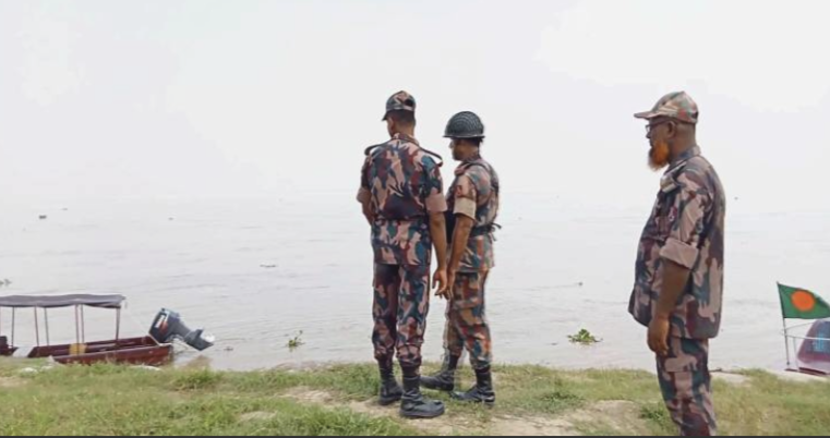 দৌলতপুরে ভাঙনের মুখে বিজিবি ক্যাম্প, শিক্ষা প্রতিষ্ঠান ও আবাদি জমি