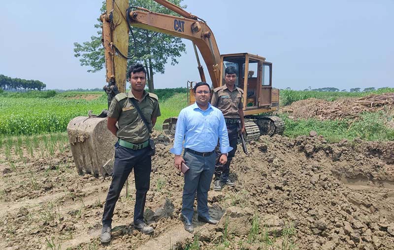 দৌলতপুরে অবৈধভাবে মাটি কাটার অপরাধে একজনের কারাদণ্ড