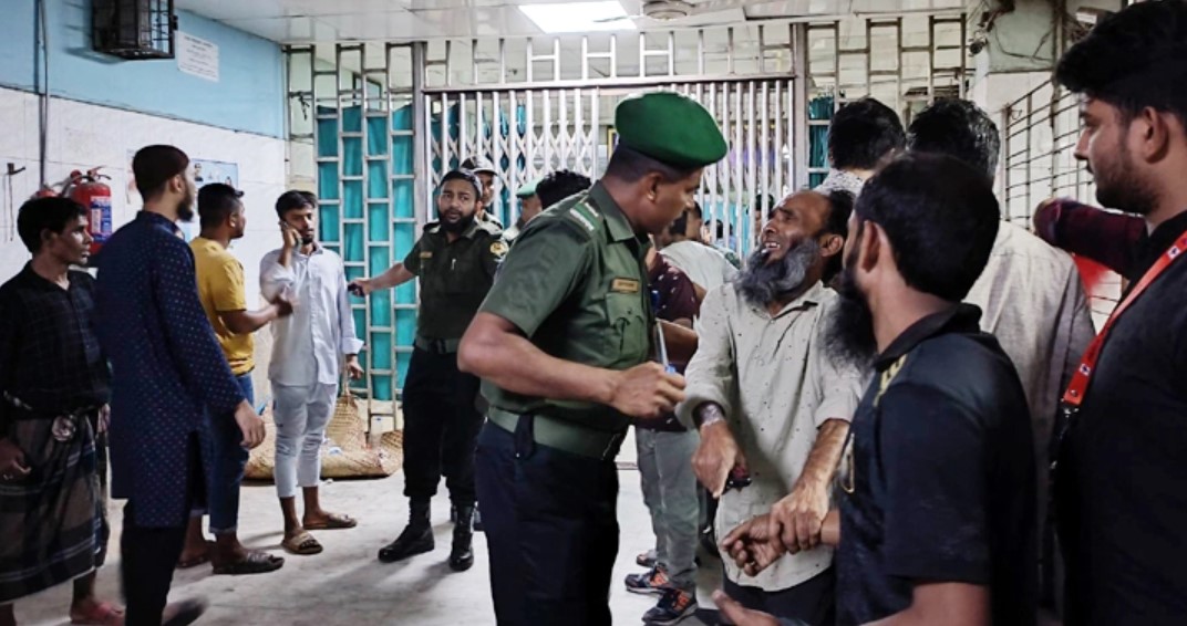 স্বজনদের বুকফাটা আর্তনাদে ভারী ঢাকা মেডিকেলের পরিবেশ