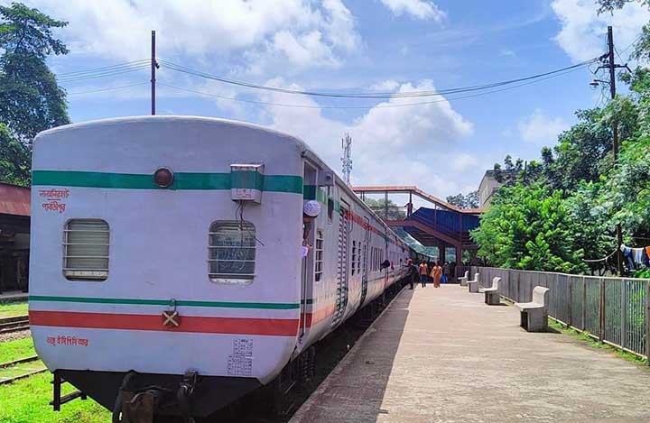 শনিবার পঞ্চগড়-সান্তাহার রুটে চালু হচ্ছে ‘দোলনচাঁপা এক্সপ্রেস’ ট্রেন