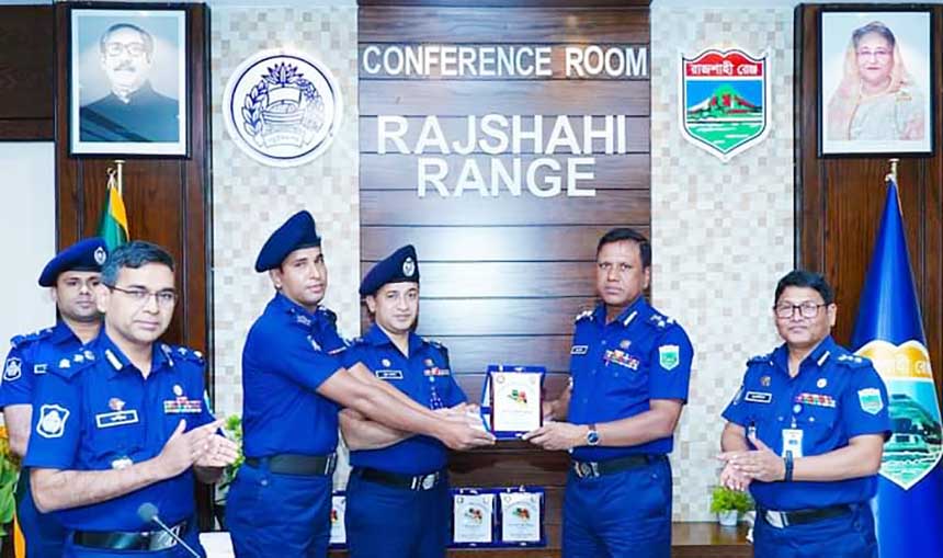রাজশাহী রেঞ্জে শ্রেষ্ঠ জয়পুরহাটের এএসআই মাহাবুর রহমান