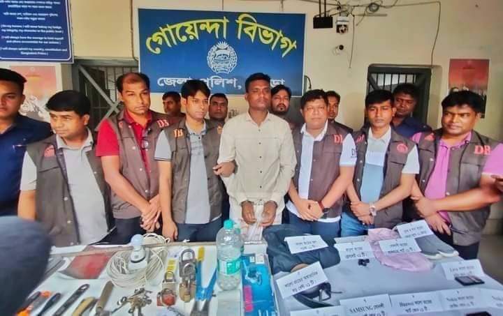 বগুড়ায় ডাকঘরে ডাকাতি ও খুনের ঘটনার একমাত্র আসামী গ্রেফতার