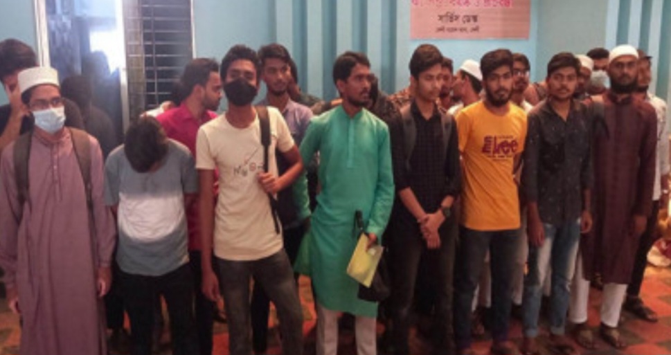 ফেনীতে কোচিং সেন্টার থেকে ছাত্রশিবির সন্দেহে ২৬ জন আটক
