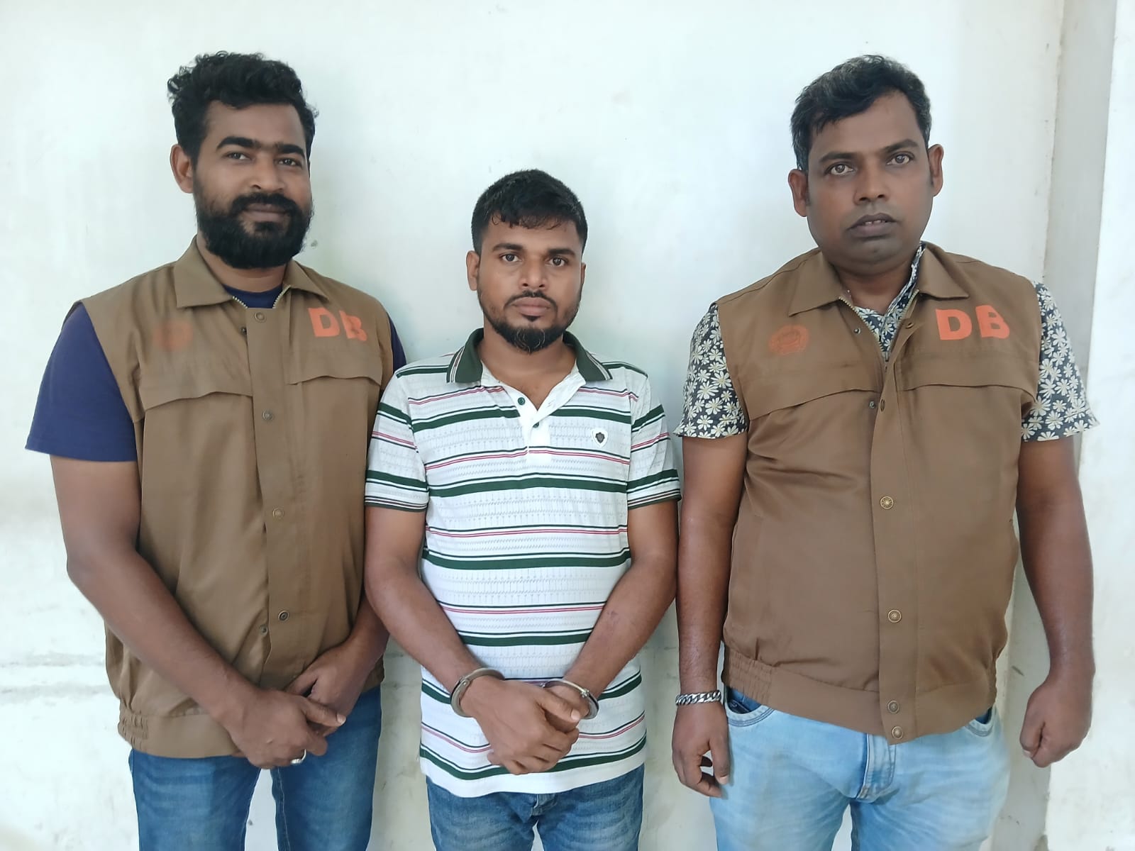 ফেনীতে ডিবি পুলিশের অভিযানে ইয়াবাসহ মাদক কারবারি গ্রেপ্তার