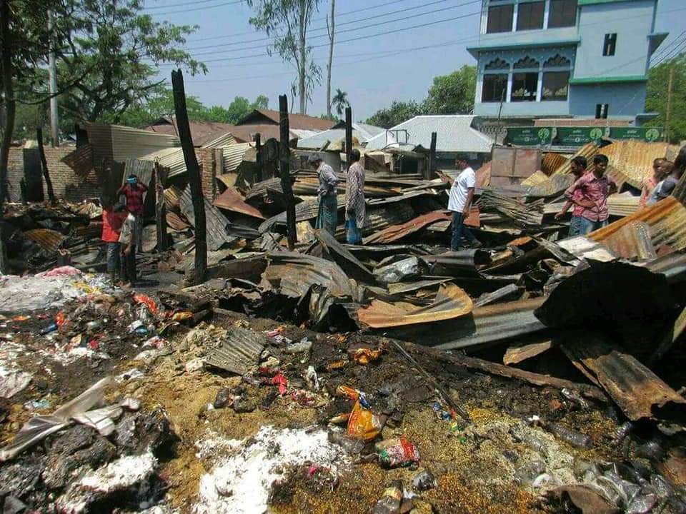 গাইবান্ধায় ভয়াবহ অগ্নিকাণ্ডে বসতবাড়িসহ ১২ দোকান পুড়ে ছাই