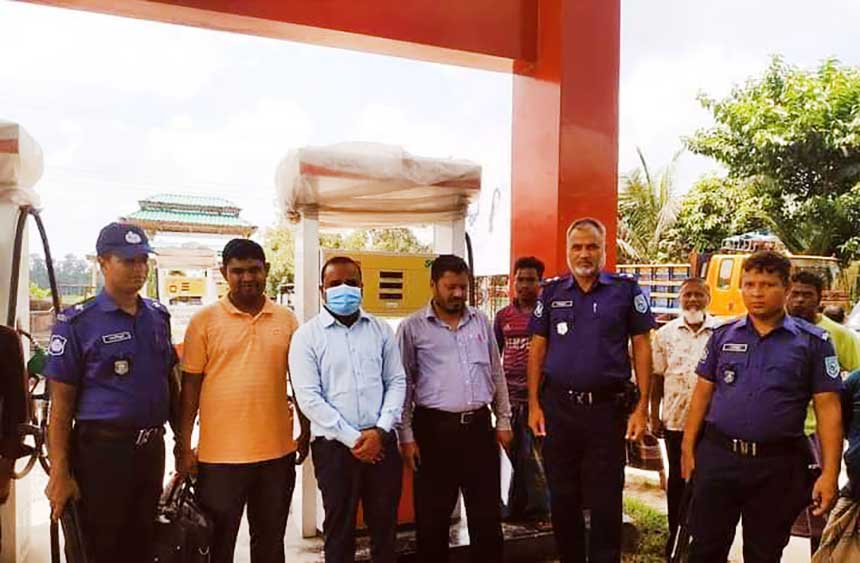 পলাশবাড়ীতে মাপে কম দেওয়ায় ফিলিং স্টেশনকে একলাখ টাকা জরিমানা