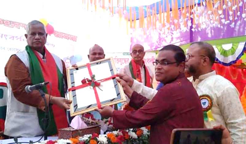 মহান মুক্তিযুদ্ধের জীবন্ত কিংবদন্তি সম্মাননা পেলেন মোতাহার এমপি