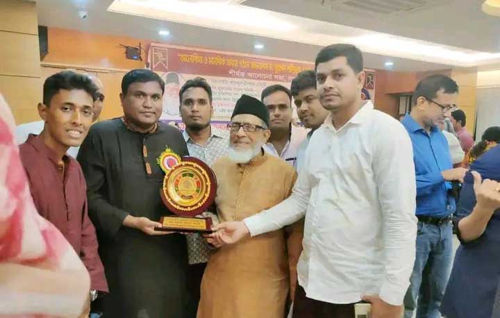 মাদার তেরসা গোল্ডেন এ্যাওয়ার্ড অর্জন করলেন লালমনিরহাটের জামাল