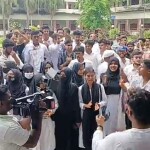 ভোলায় এইচএসসি কেন্দ্র পুনর্বহালের দাবিতে শিক্ষার্থীদের মানববন্ধন ও বিক্ষোভ