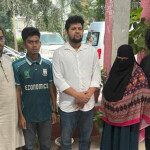 বোতল ছুঁড়ে মারা জবি শিক্ষার্থীকে পরিবারের কাছে হস্তান্তর