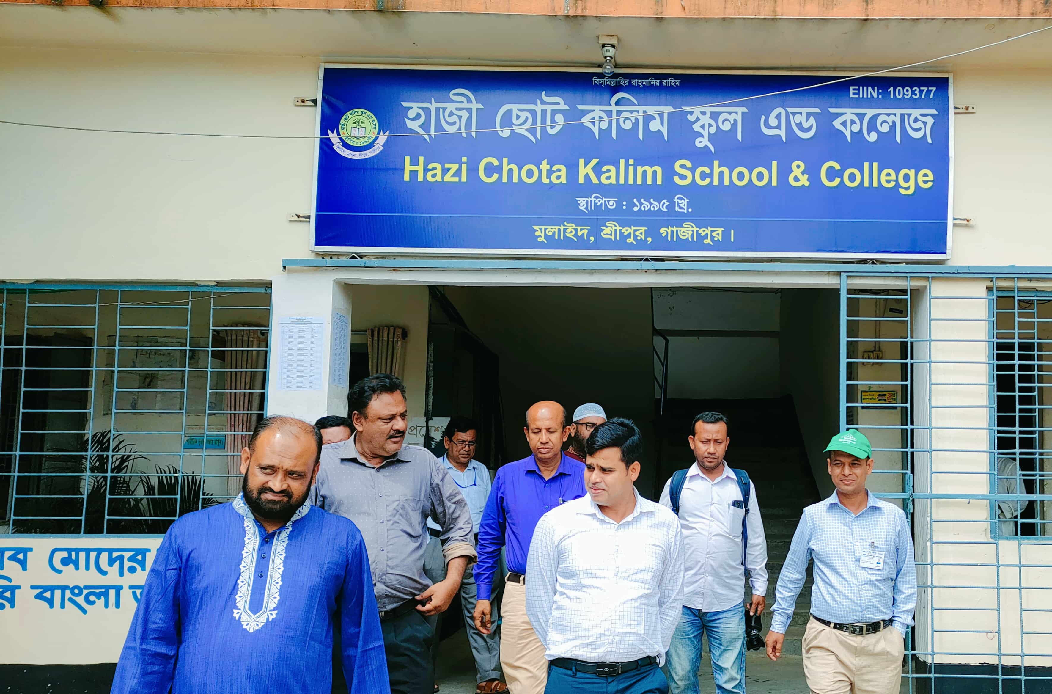 শ্রীপুরে প্রথমদিনের এসএসসি পরীক্ষা কেন্দ্র পরিদর্শনে ইউএনও
