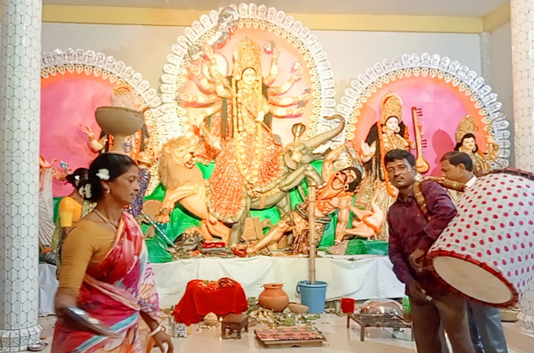 আশুলিয়ায় ধুমধামের সাথে মহা অষ্টমীর অনুষ্ঠানিকতা সম্পন্ন