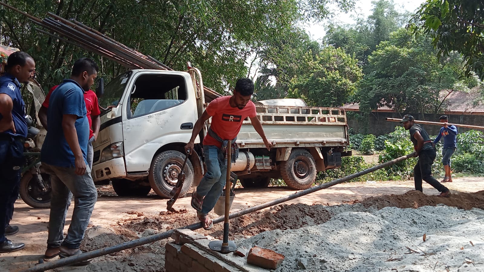 আশুলিয়া তিতাসের অভিযানের  পাঁচশ' বাসার অবৈধ সংযোগ বিছিন্ন
