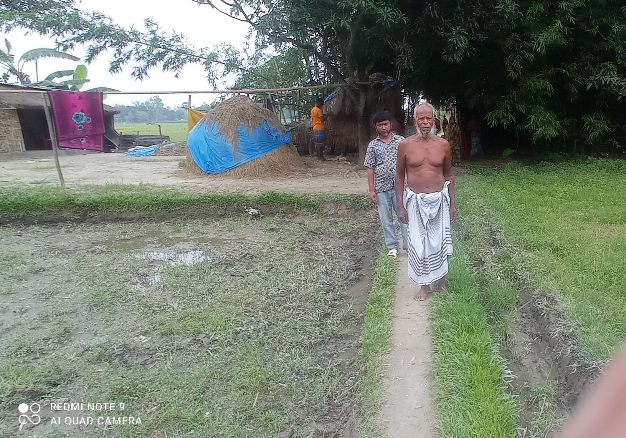 রাণীশংকৈলে আশ্রয়ণের বাড়ী আছে, চলাচলের রাস্তা নেই: দুর্ভোগে বাসিন্দারা!