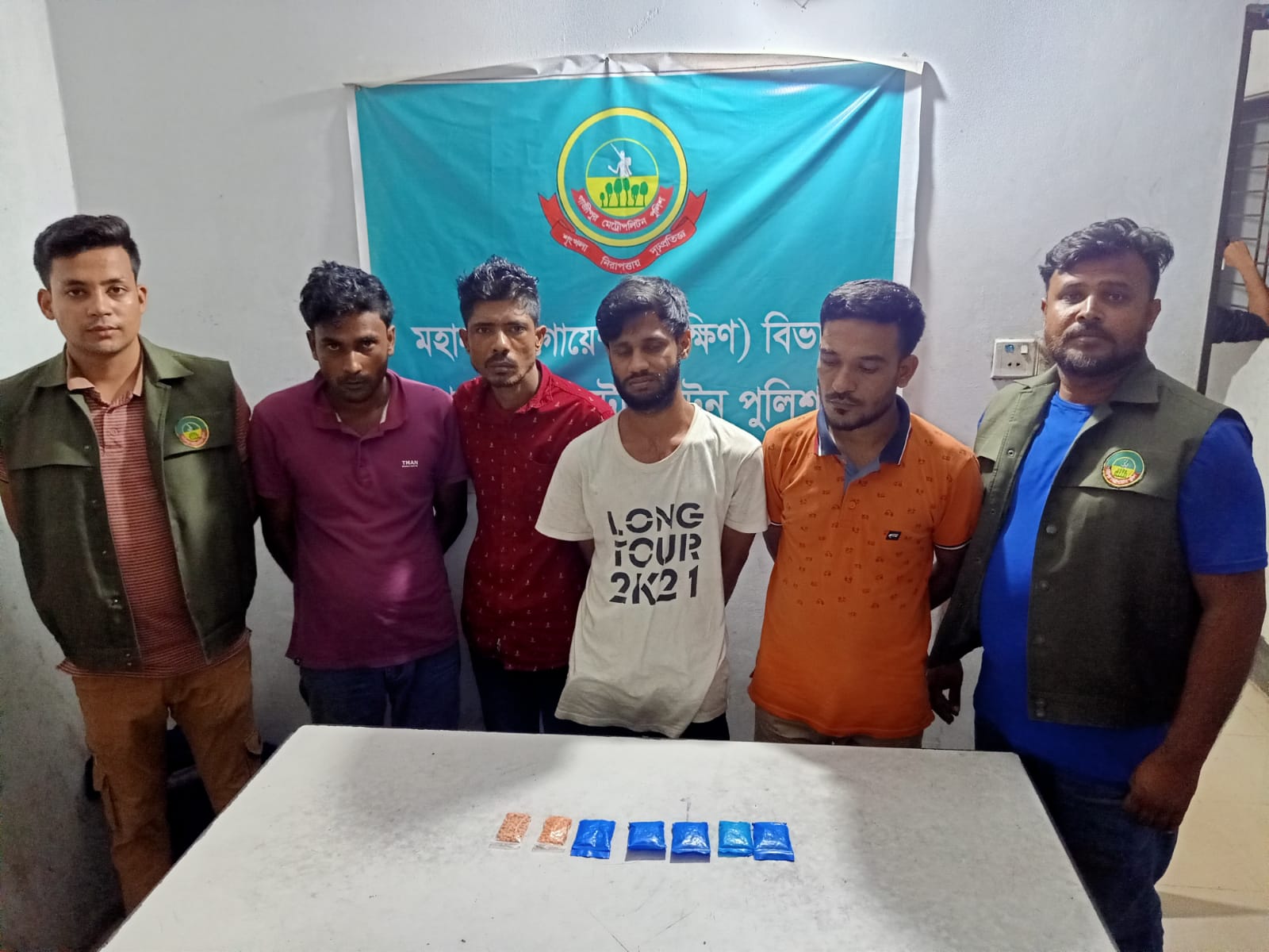 গাজীপুরে ডিবি পুলিশের জালে ইয়াবাসহ গ্রেফতার ৪