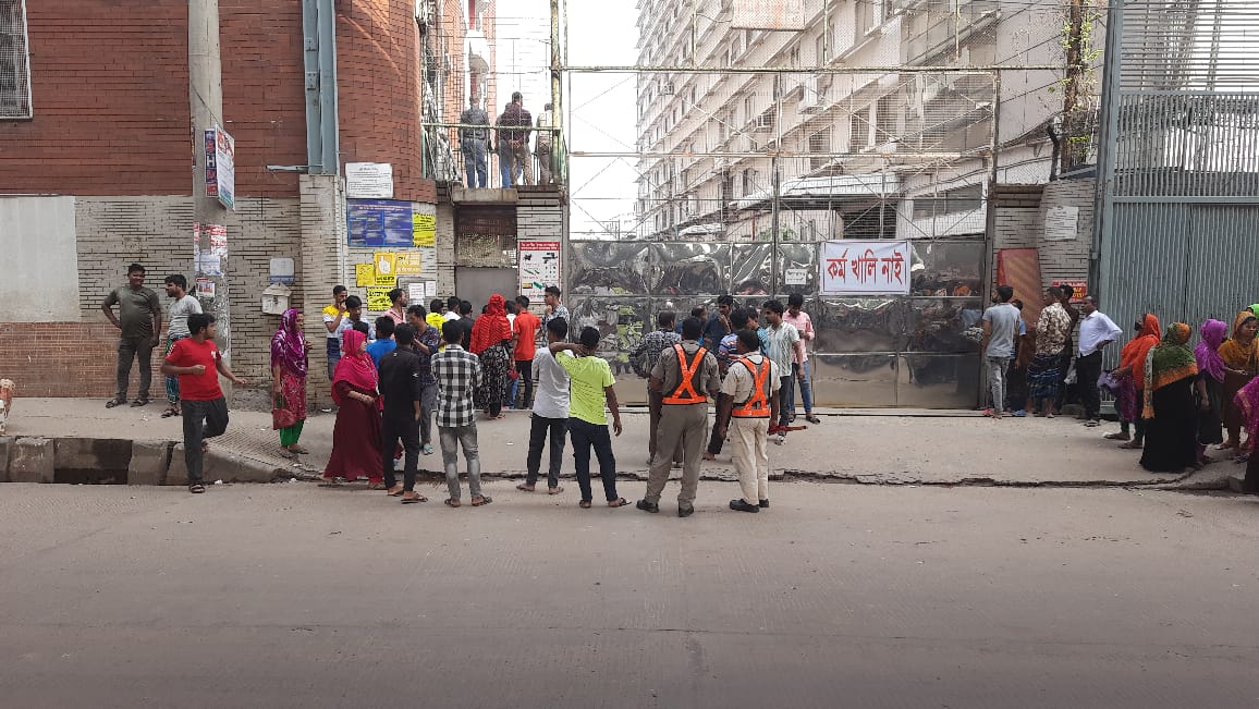 গাজীপুরে বেতন-বোনাস বৃদ্ধিসহ নানা দাবিতে শ্রমিকদের কর্মবিরতি