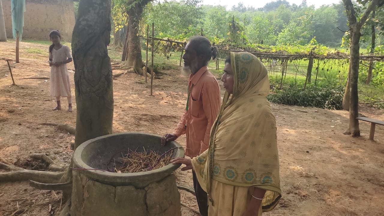 গভীর রাতে সালিশে গরীবের গাভী বিক্রি করে ঘুষ নিলেন বিএনপি নেতা