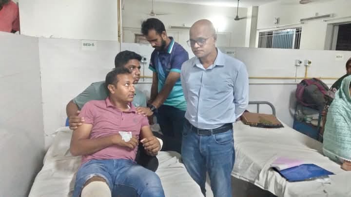পাঁচবিবিতে পুলিশের এসআই আলমগীর হোসেনকে ছুরিকাঘাত