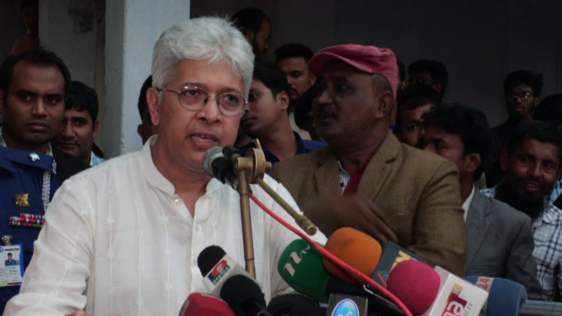 ‘বন্ধ থাকা সমস্ত কলকারখানা চালু করে মানুষের কাজের ব্যবস্থা করতে হবে’