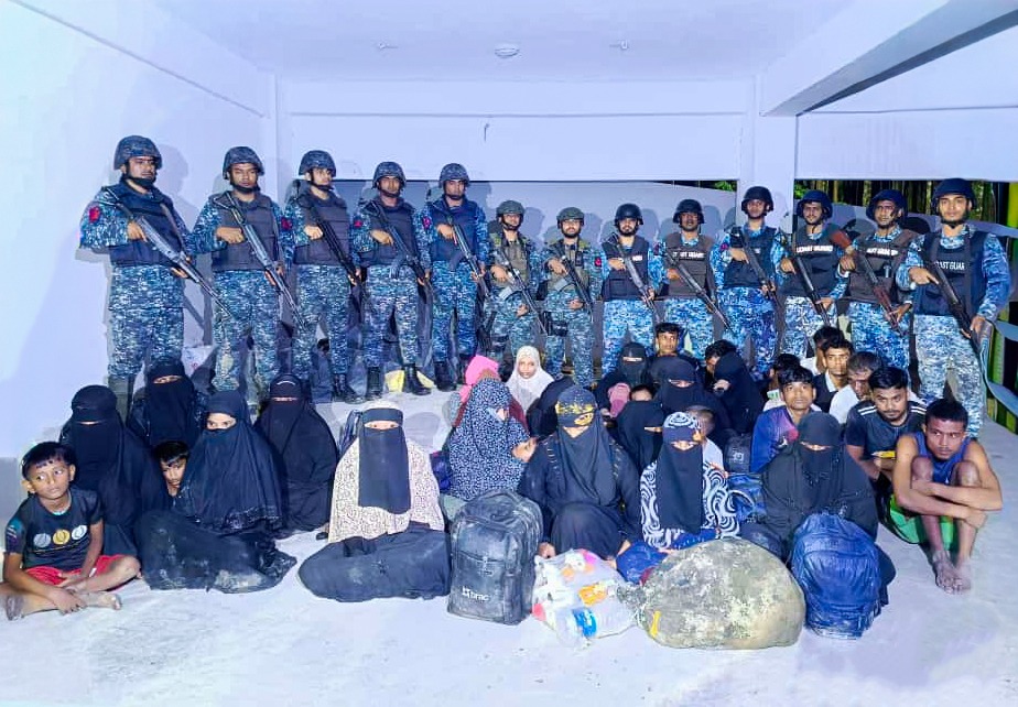 টেকনাফে গহীন পাহাড় থেকে ৩৯ অপহৃত উদ্ধার, আটক ২