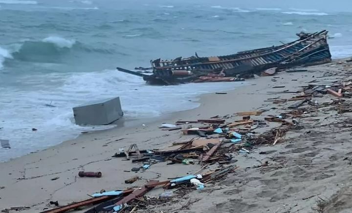ইতালিতে নৌকাডুবে শিশুসহ কমপক্ষে ৫৯ অভিবাসীর মৃত্যু